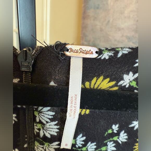 Free People Jinx Tie Front Romper Dress Black Sunflower Floral Women’s Size 8 - Picture 7 of 8